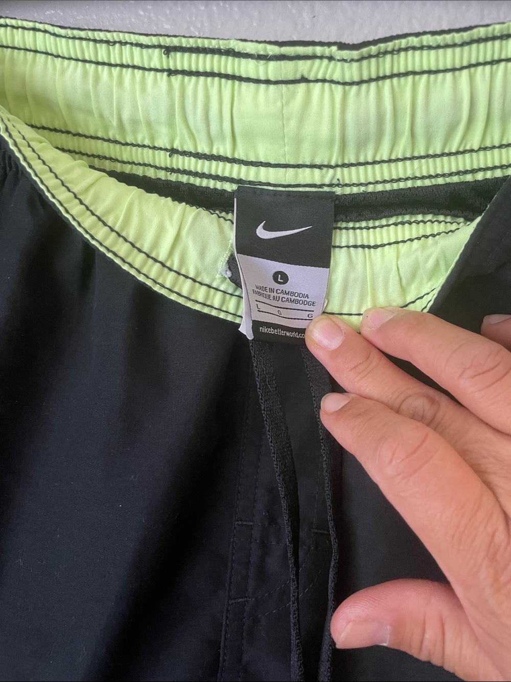 Vintage Nike Swim Cargo Shorts Black Size L with embroidered logo - Picture 5 of 5